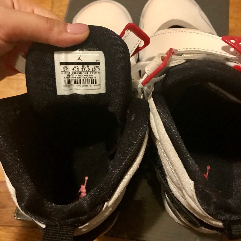 Like-New Retro Jordan 8s - image 4